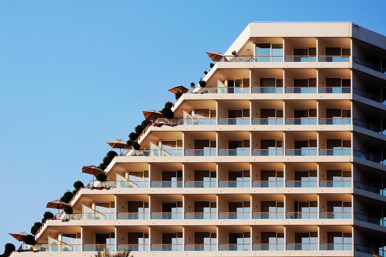 Hotel z profilu.